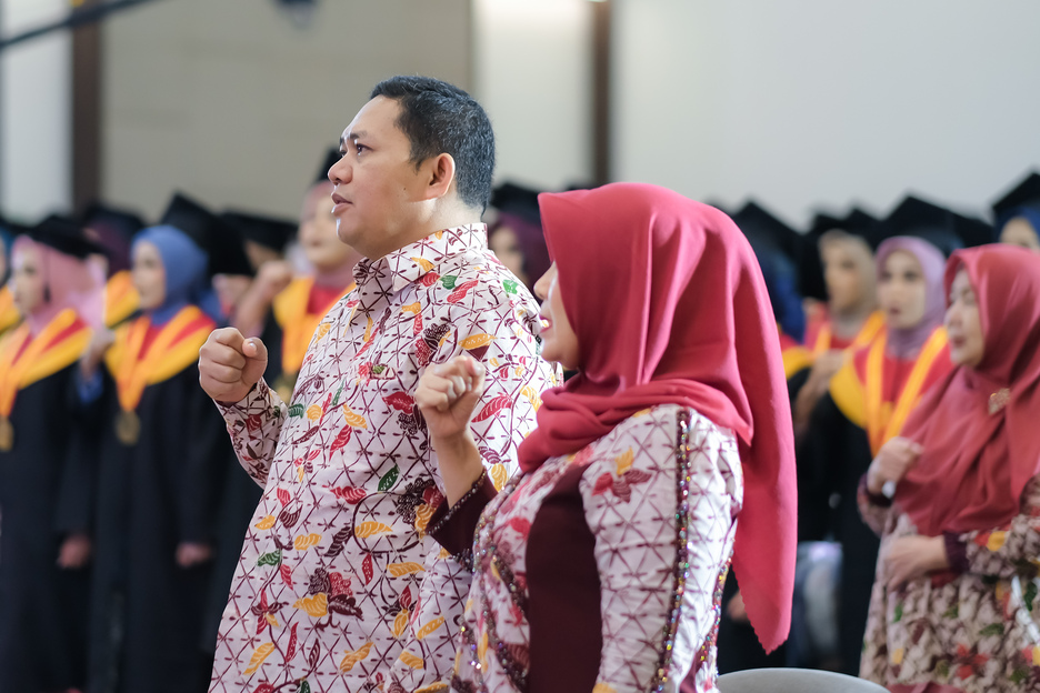 Seluruh Mahasiswa dan Civitas Akademika beserta pengurus yayasan